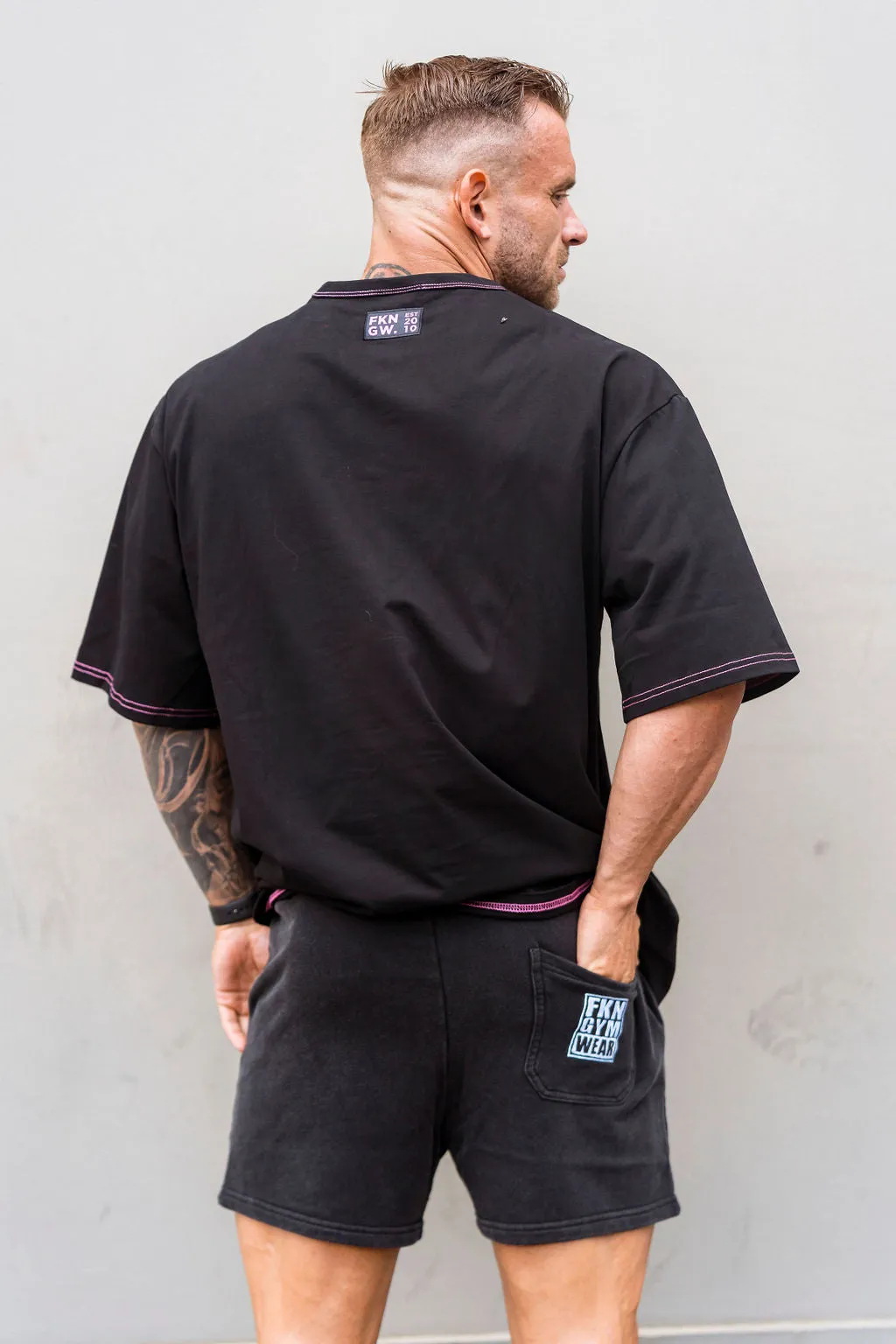 Strike | Women's Oversized Pump Cover Gym T-Shirt | Black / Pink